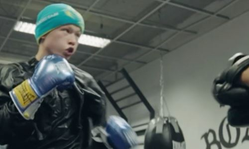 Казахстанские профи-боксеры «нокаутировали» уличные силомеры. Видео