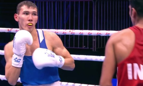 Казахстанский боксер деклассировал соперника и вышел в четвертьфинал ЧМ-2021. Видео