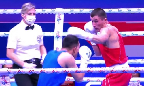 Казахстанский боксер уничтожил соперника в бою за выход в четвертьфинал ЧМ-2021. Видео