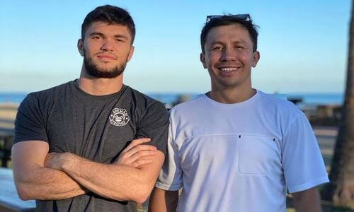 Казахстанский нокаутер показал фото из лагеря Головкина и похвастался своей формой