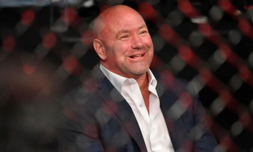 Дана Уайт по время турнира UFC попался на просмотре боя «Канело» и получил порцию критики. Фото