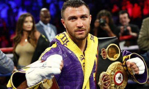 Василий Ломаченко обратился к лишившему Казахстан медали ЧМ-2021 боксеру. Видео