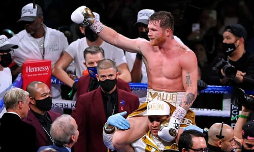 «Канело» рассказал, о чем он говорил с Плэнтом после боя за титул абсолютного чемпиона