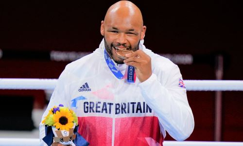 Выигравший «бронзу» Олимпиады-2020 вместе с Кункабаевым супертяж перешел в профессиональный бокс