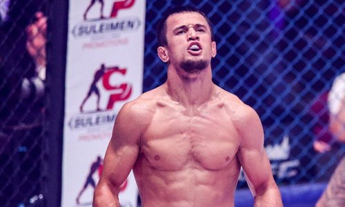 Появилось видео прорыва машины Усмана Нурмагомедова в аэропорт Каспийска