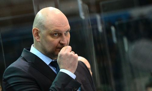 Преследователь «Барыса» в КХЛ официально расстался с главным тренером. Известна причина