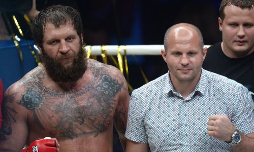 Александр Емельяненко показал фото в обнимку с братом Фёдором 