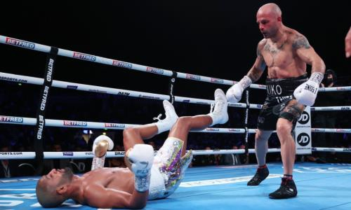 Апсет года? Чемпион мира влетел сенсационным нокаутом в главном бою вечера бокса. Видео