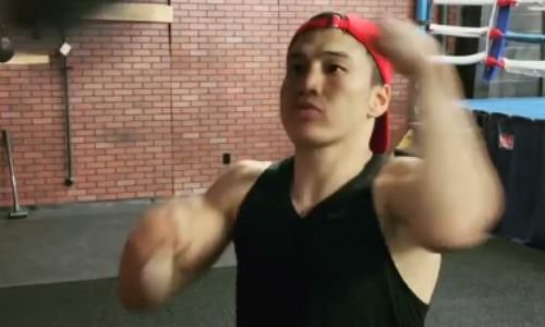 Батыр Джукембаев продолжает тренировки в США после ухода от зарубежного промоутера. Видео
