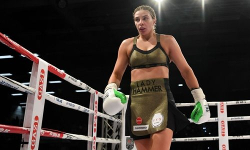 Экс-чемпионка мира из Казахстана анонсировала первый бой после возвращения. Есть дата, место и соперница