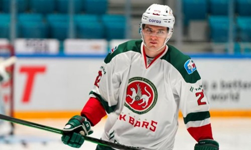 Хоккеист сборной Казахстана попал в состав топ-клуба КХЛ на выездную серию