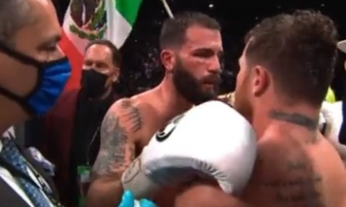 В сети появилось видео трогательного диалога «Канело» и Планта сразу после боя