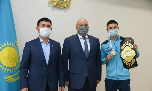 На встрече с Сакеном Бибосыновым стало известно о создании боксерского клуба в Туркестане