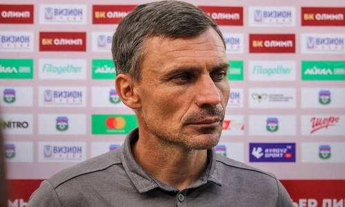 Зарубежный клуб казахстанского футболиста объявил об уходе главного тренера