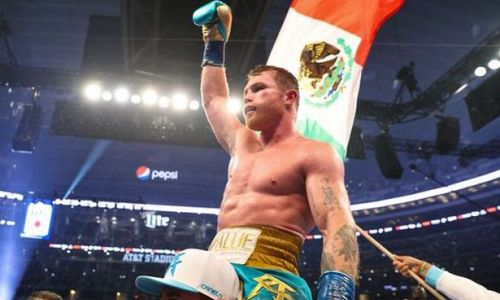 «На 40 фунтов больше, чем Головкин». «Канело» ошарашил эксперта бокса