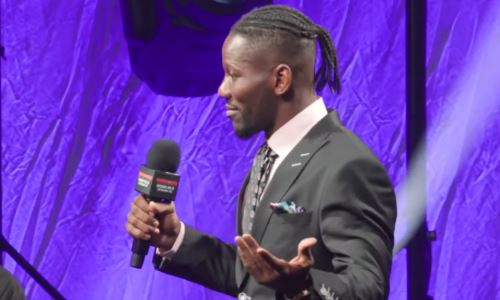 «Думаешь, я не готов, малец?». Экс-чемпион мира «наехал» на Жанибека Алимханулы перед боем. Видео