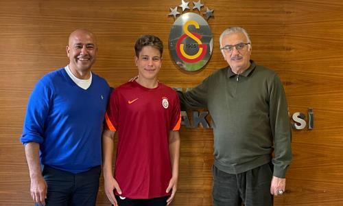 Казахстанский футболист подписал контракт с «Галатасараем»