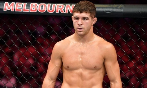 «Я сдался». Боец UFC проиграл бой и неожиданно решил завершить карьеру