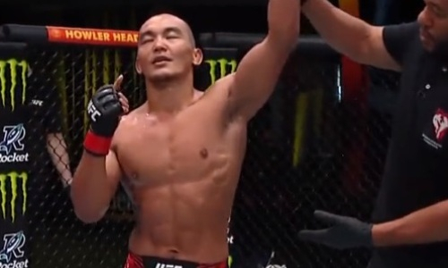 Крутой камбэк. Опубликованы судейские записки первого победного боя казаха в UFC