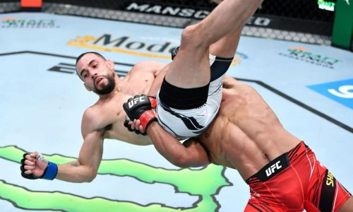 Казахский боец UFC исполнил редкий бросок и привел в восторг комментаторов. Видео