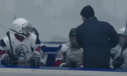 «Расчищает места в „Барысе“ для очередных канадцев». Вопиющий инцидент случился в казахстанском хоккее. Видео