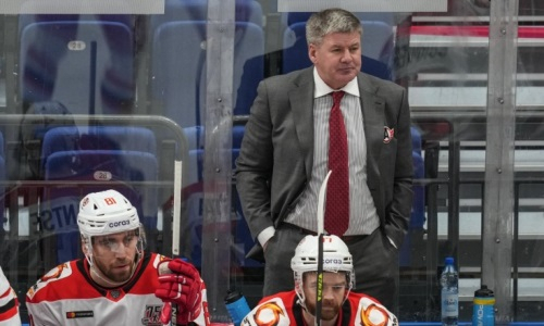 Наставник клуба КХЛ высказался о результативной ошибке защитника сборной Казахстана