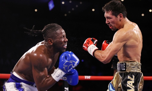 «Экс-чемпион мира был жестоко избит». Что пишут заокеанские СМИ о победе Жанибека Алимханулы в Лас-Вегасе