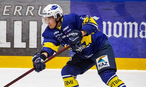 Казахстанский хоккеист реализовал большинство и забил победный буллит за финский клуб. Видео
