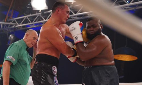 Непобежденный казахстанский нокаутер удивил эксперта необычным стилем