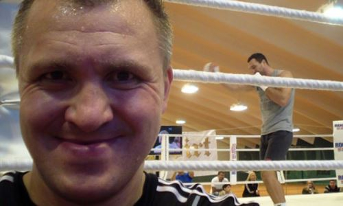 «Получил п***ы и зауважал его». Российский супертяж рассказал о спаррингах с боксером из Казахстана