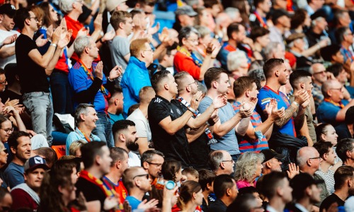 «Не всем заткнули рты». Болельщики «Базеля» жаждут победы над «Кайратом» и переживают за права человека в Казахстане