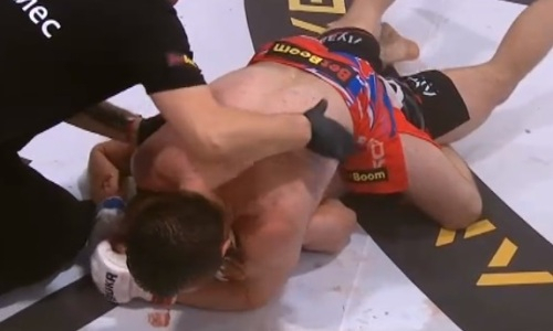 Российский файтер успел одержать победу за 10 секунд до конца боя. Видео