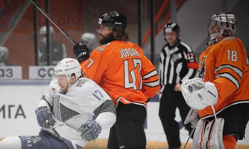 «Барыс» неожиданно потерял позиции в борьбе за место в плей-офф КХЛ. Видео