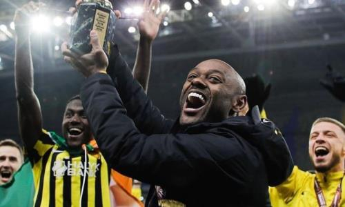 Вагнер Лав показал яркие фото со своей семьей и Кубком Казахстана