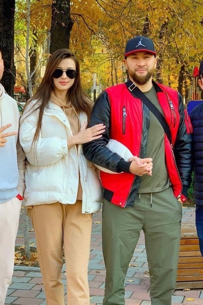 Сабина Алтынбекова показала осеннее фото с мужем