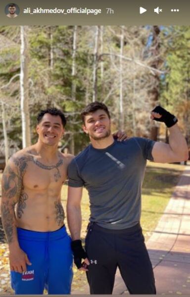 Казахстанский нокаутер показал фото из лагеря Головкина и похвастался своей формой