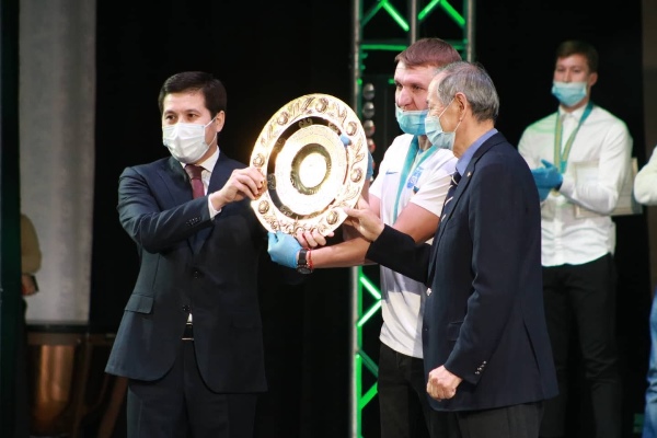 Футболисты «Аксу» получили золотые медали и малое тондо за победу в Первой лиге. Фото