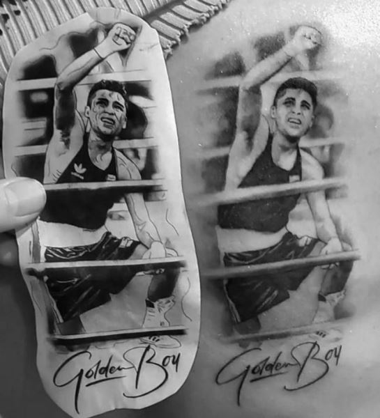 Горячая красотка призналась в любви Де ла Хойе и сделала с ним тату. Фото