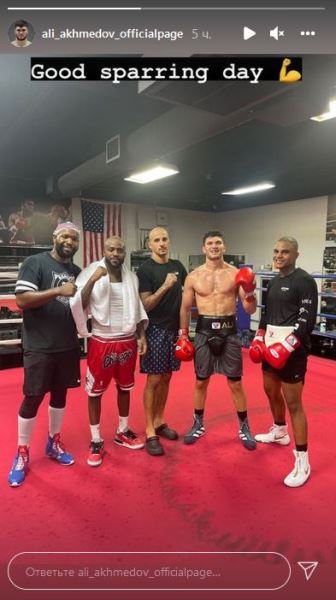 Казахстанский нокаутер из команды Головкина показал фото со спарринг-партнерами