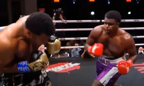 Сенсационным поражением обернулся самый интригующий бой вечера бокса супертяжей в США. Видео