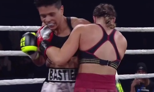 Видео необычного нокаута в первом раунде родившейся в Казахстане экс-чемпионки мира