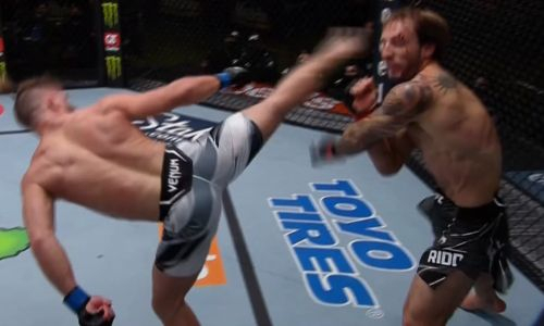 Видео крутого нокаута вертушкой от бойца из Казахстана на турнире UFC