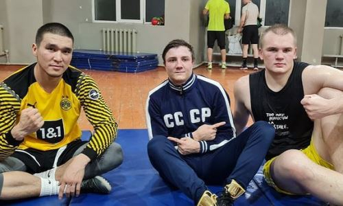 Непобежденные казахстанские профи-боксеры начали тренировки в Москве