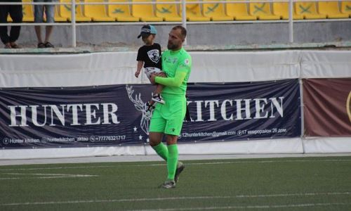 «Поле в Актау в ужасном состоянии». Вратарь «Каспия» рассказал об итогах сезона, Благоевиче и своем будущем