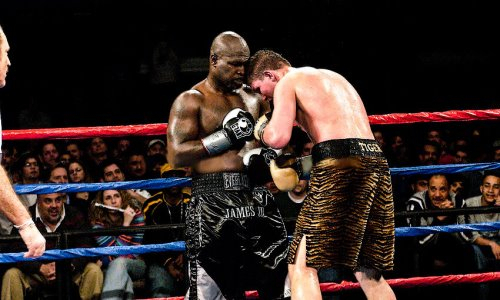 Экс-соперник казахстанца вместе с Роем Джонсом включен в Международный зал боксерской славы