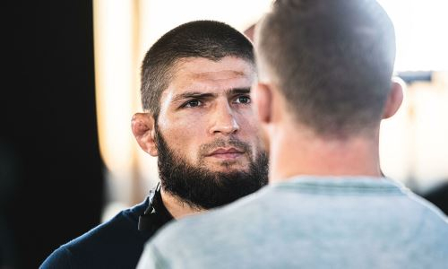 Хабиб Нурмагомедов провел неожиданную дуэль взглядов. Фото