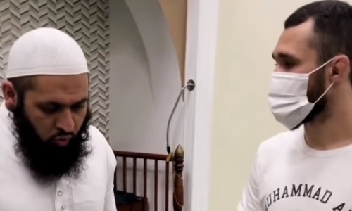 Казахстанский боец UFC принял ислам. Видео