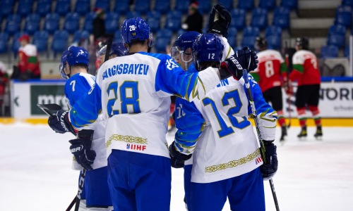 Молодежная сборная Казахстана уверенной победой стартовала на чемпионате мира по хоккею