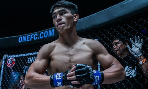 «У меня припасено для него много оружия». Известный казахстанский боец сразится со «смертельно опасным» файтером