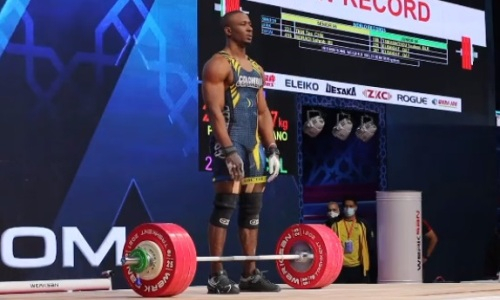Новый мировой рекорд тяжелой атлетики установлен на соревнованиях ЧМ-2021 с участием казахстанца. Видео